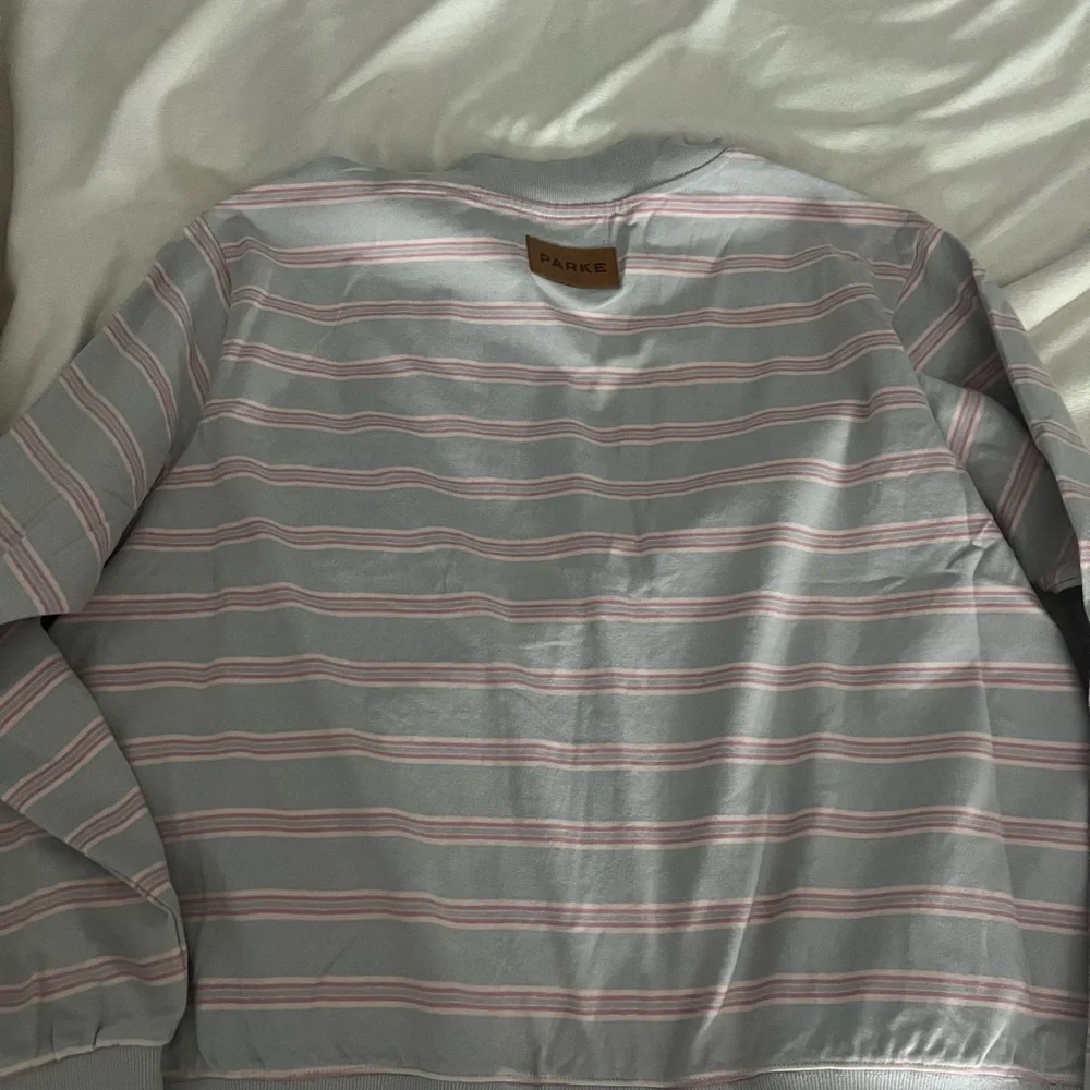 PARKE Valentines Mockneck - Picture 3 of 3